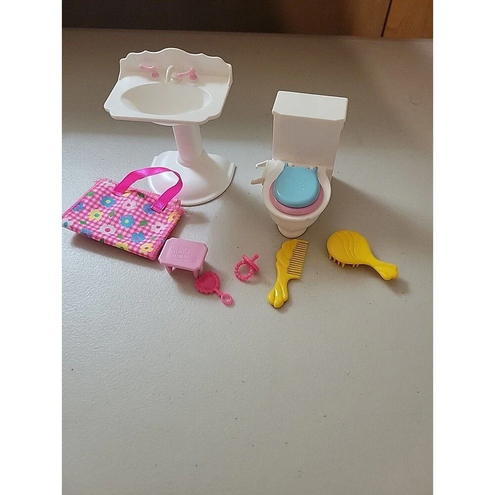 Vtg 1996‎ Kelly Potty Training Accessories replacements Barbie Little sister